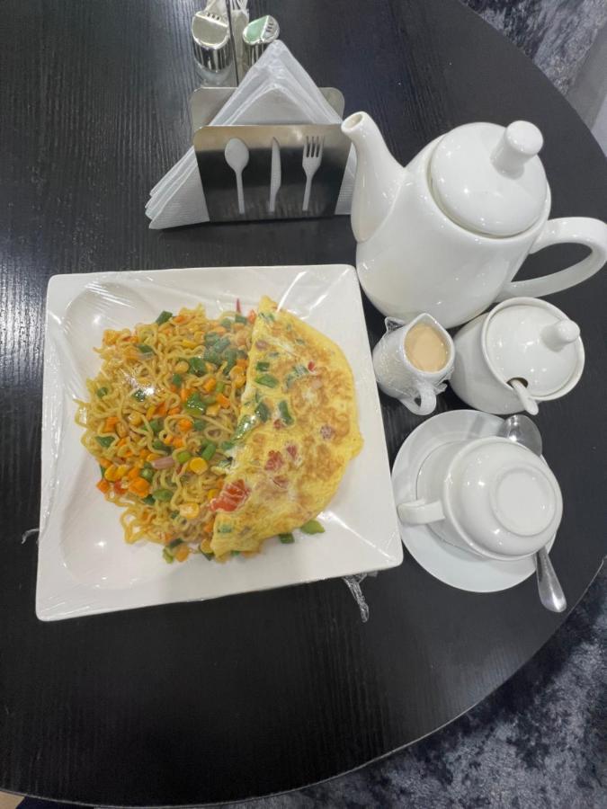 Thapunchline Hotels Ікеджа Екстер'єр фото
