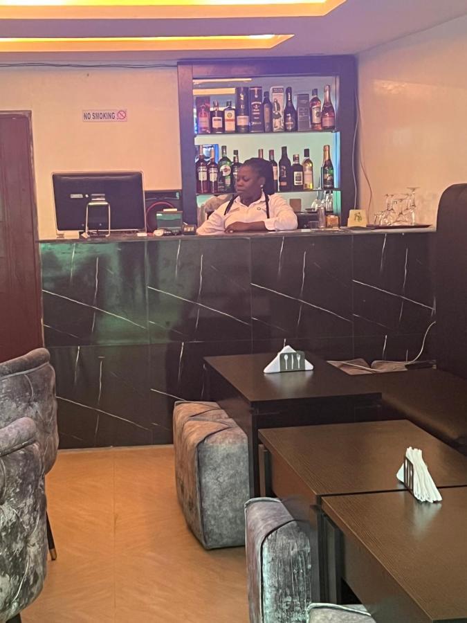 Thapunchline Hotels Ікеджа Екстер'єр фото