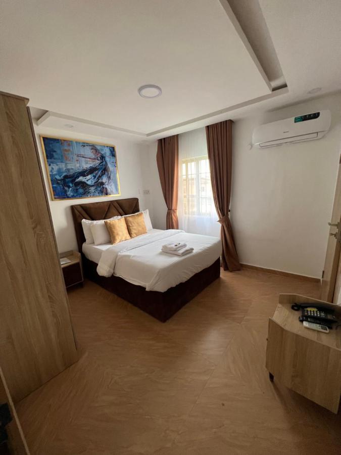 Thapunchline Hotels Ікеджа Екстер'єр фото