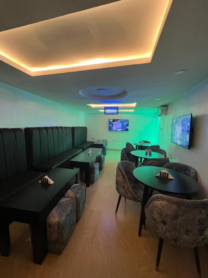 Thapunchline Hotels Ікеджа Екстер'єр фото