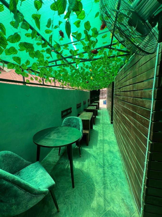 Thapunchline Hotels Ікеджа Екстер'єр фото