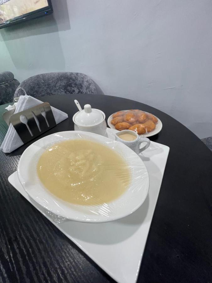 Thapunchline Hotels Ікеджа Екстер'єр фото